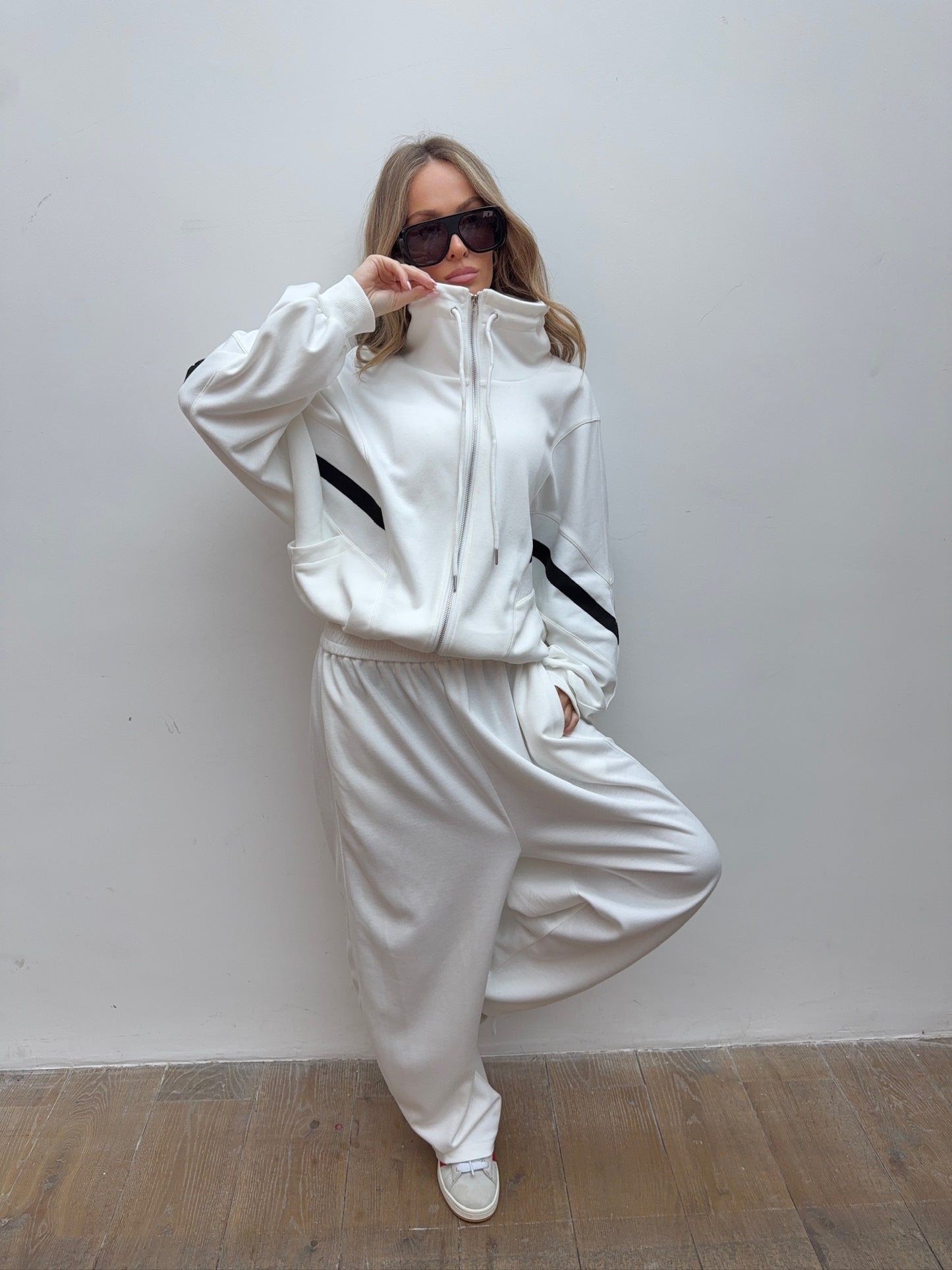 Barrel Leg Relaxed Joggers - White