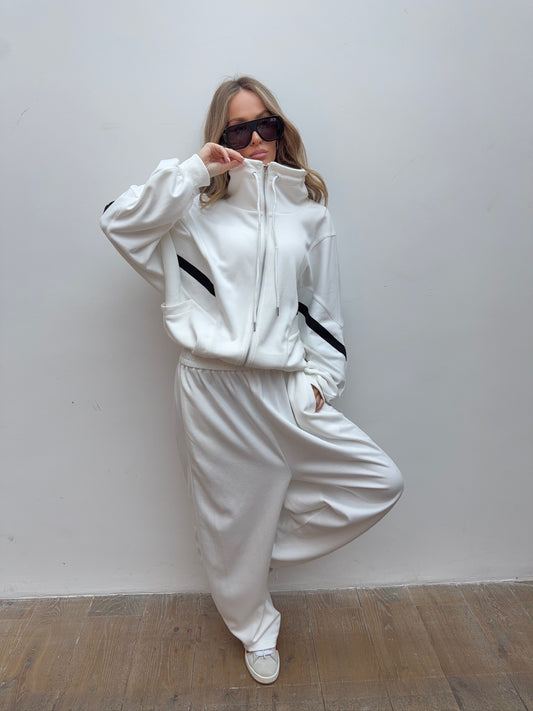 Barrel Leg Relaxed Joggers - White