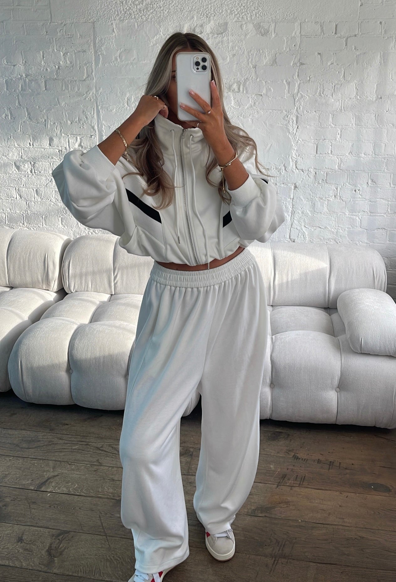 Barrel Leg Relaxed Joggers - White